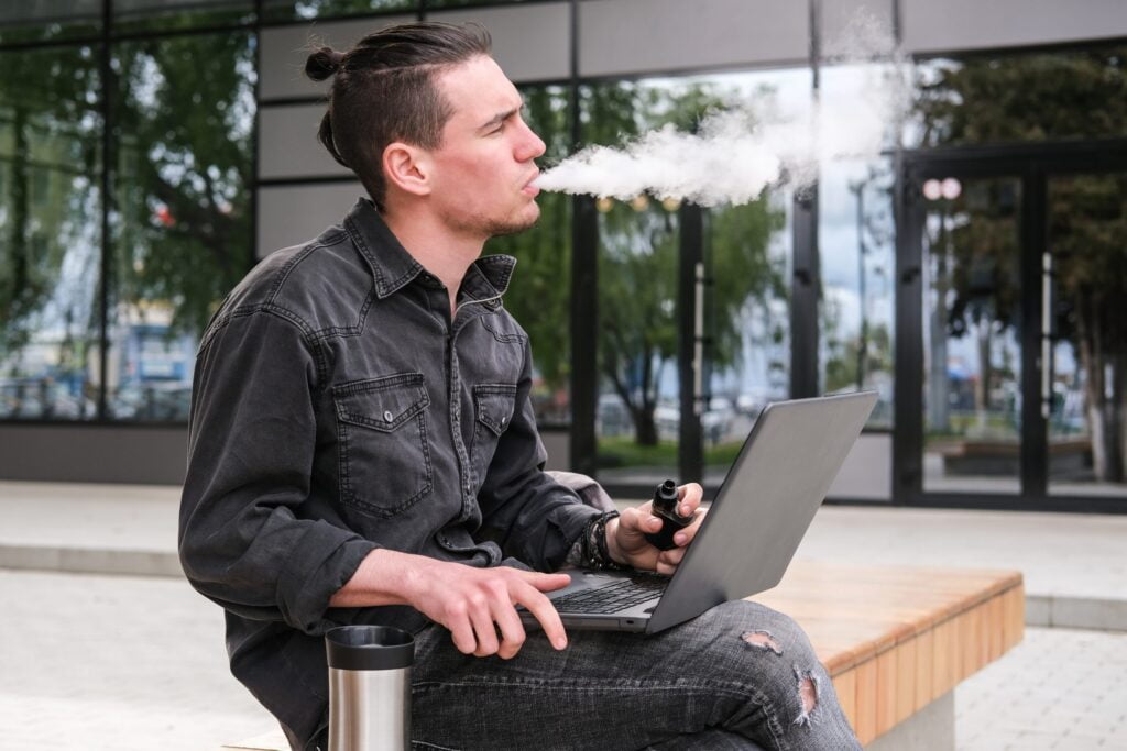 wellness, the guy sits with a laptop on a bench near the col utc scaled